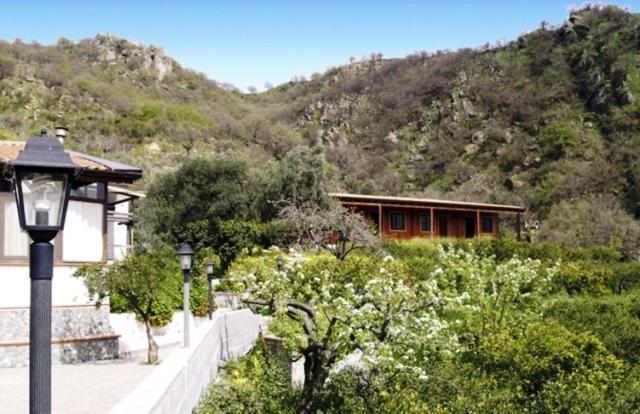 Agriturismo Ghiritina Франкавиля ди Сицилия Екстериор снимка