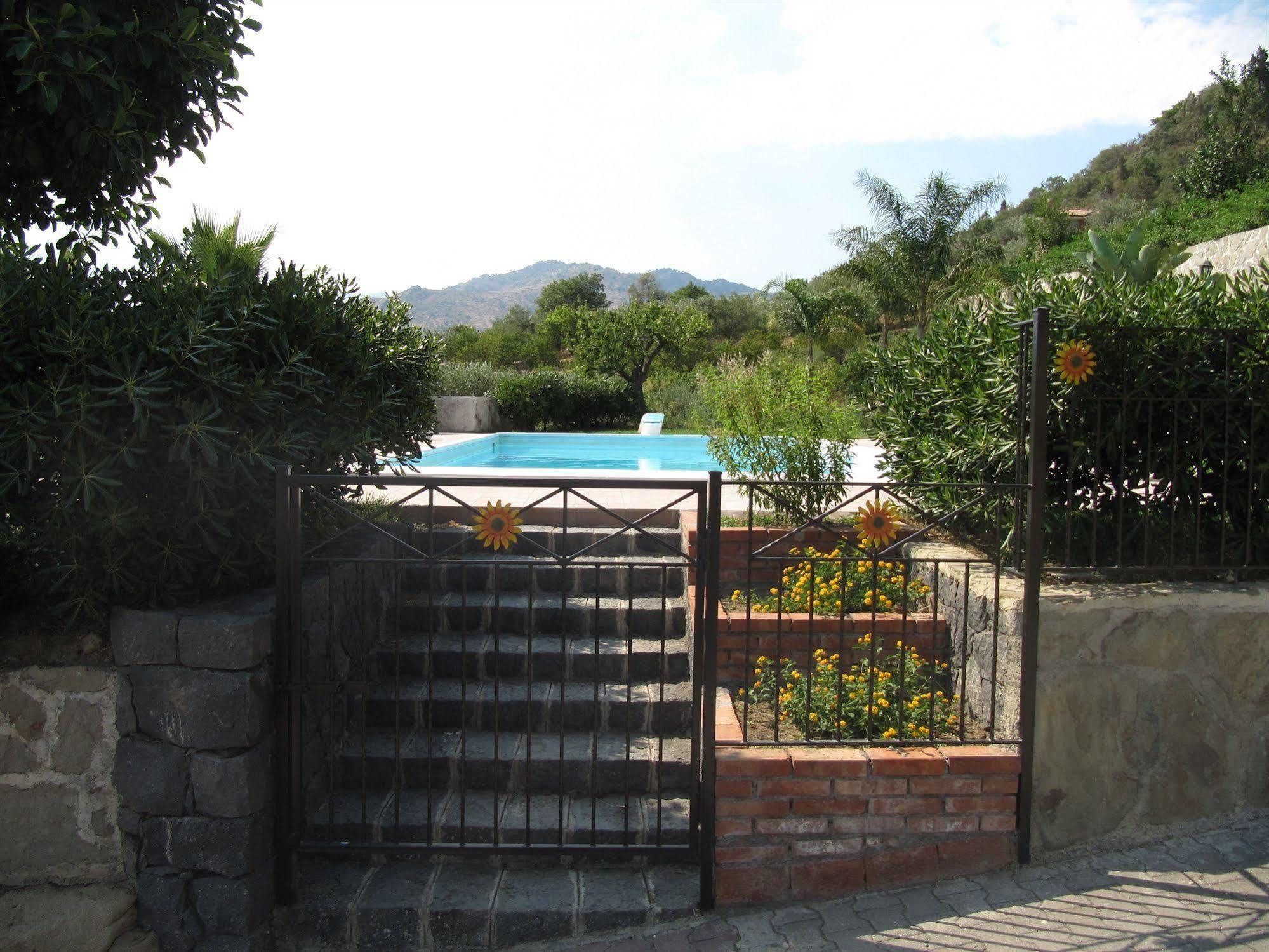 Agriturismo Ghiritina Франкавиля ди Сицилия Екстериор снимка
