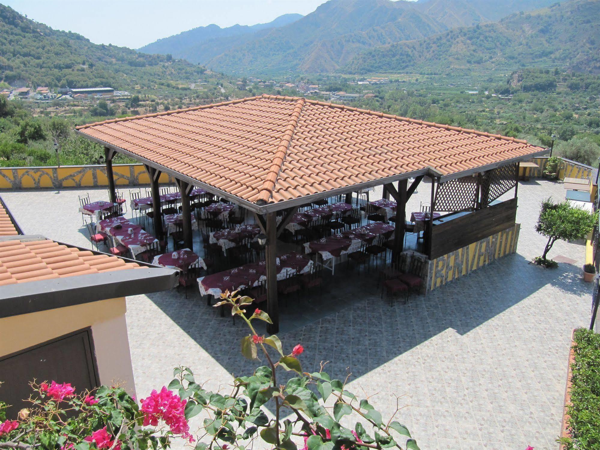 Agriturismo Ghiritina Франкавиля ди Сицилия Екстериор снимка