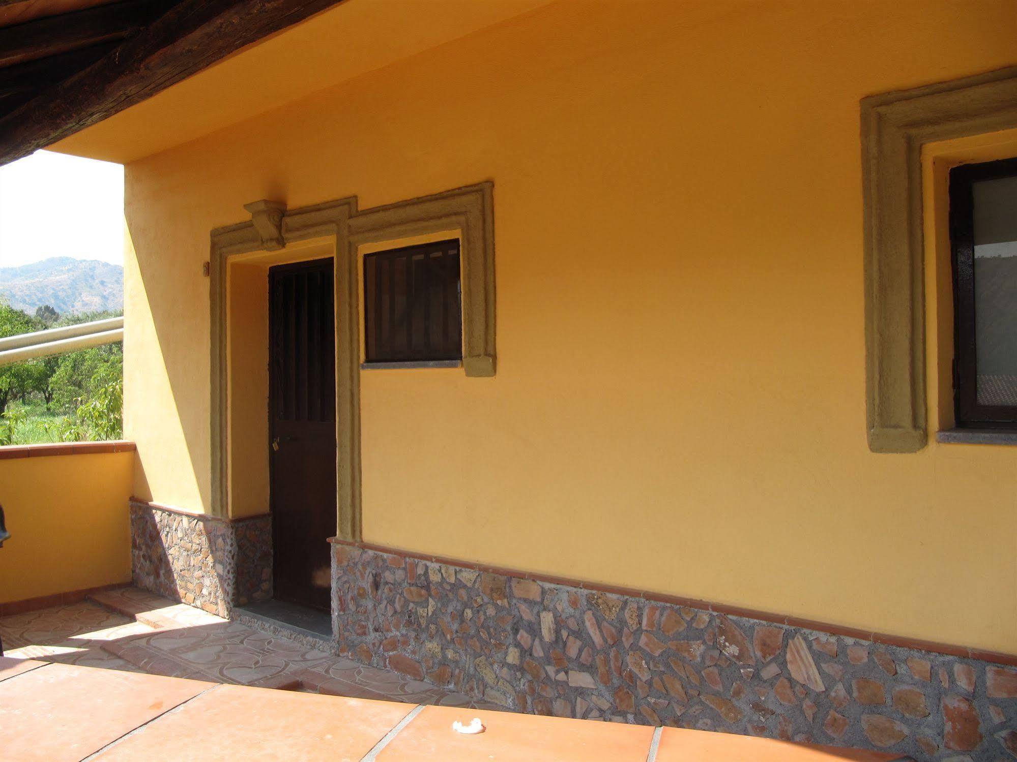 Agriturismo Ghiritina Франкавиля ди Сицилия Екстериор снимка