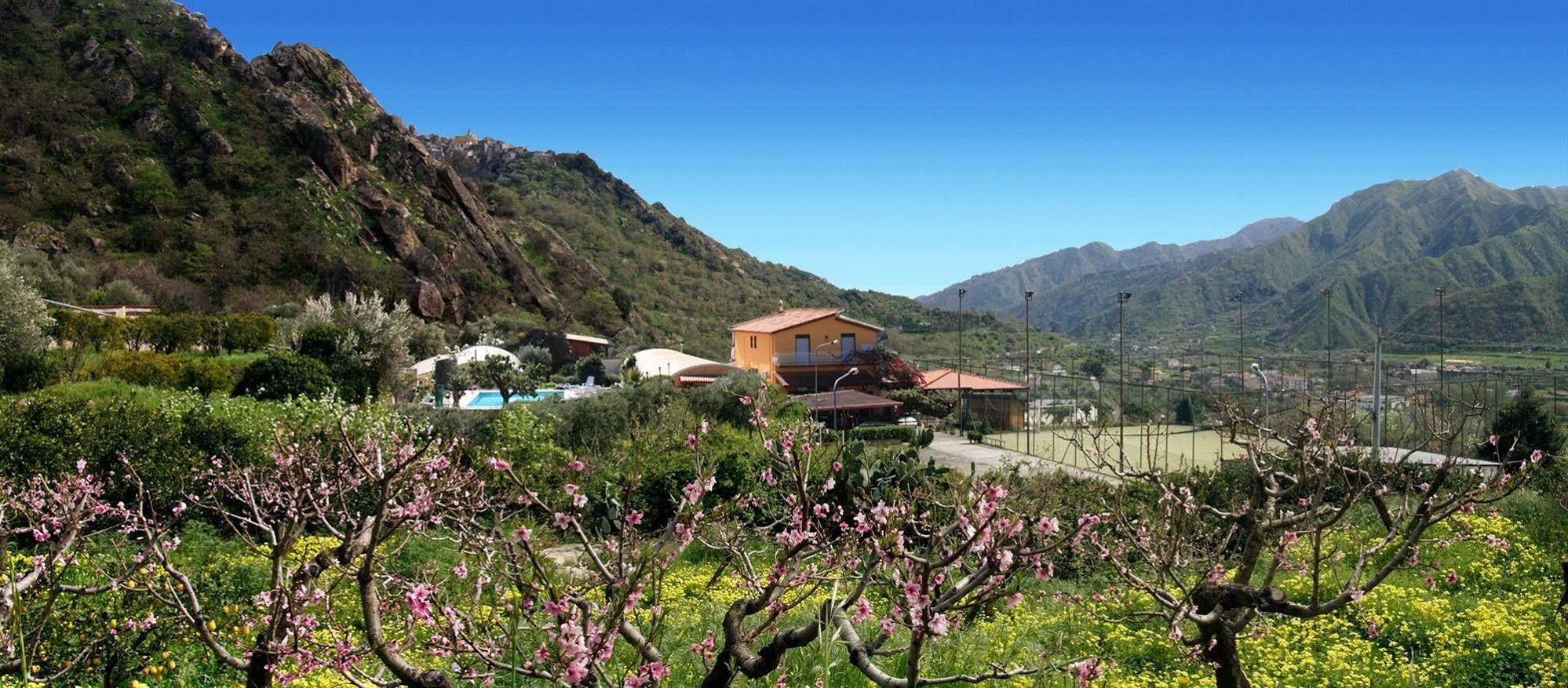 Agriturismo Ghiritina Франкавиля ди Сицилия Екстериор снимка